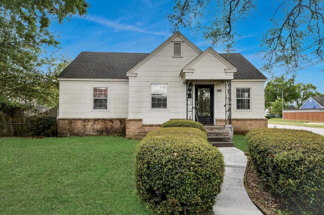 property at 7504 Elm St