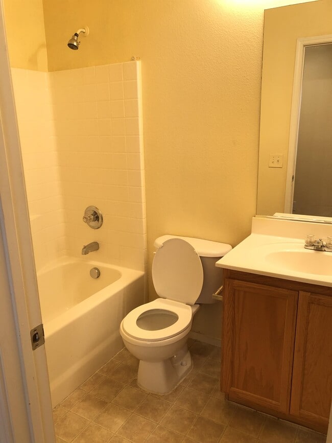 6005 Secret Island Dr in Las Vegas, NV - Building Photo - Building Photo