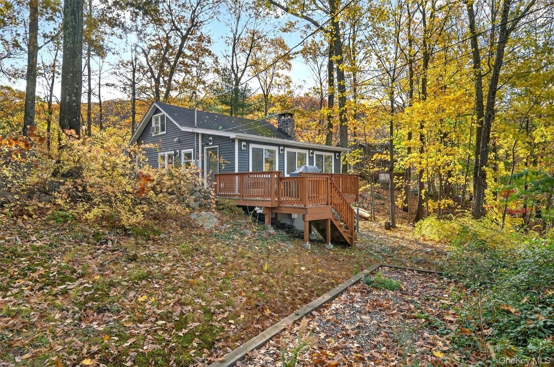 7 4th Rd in Greenwood Lake, NY - Building Photo