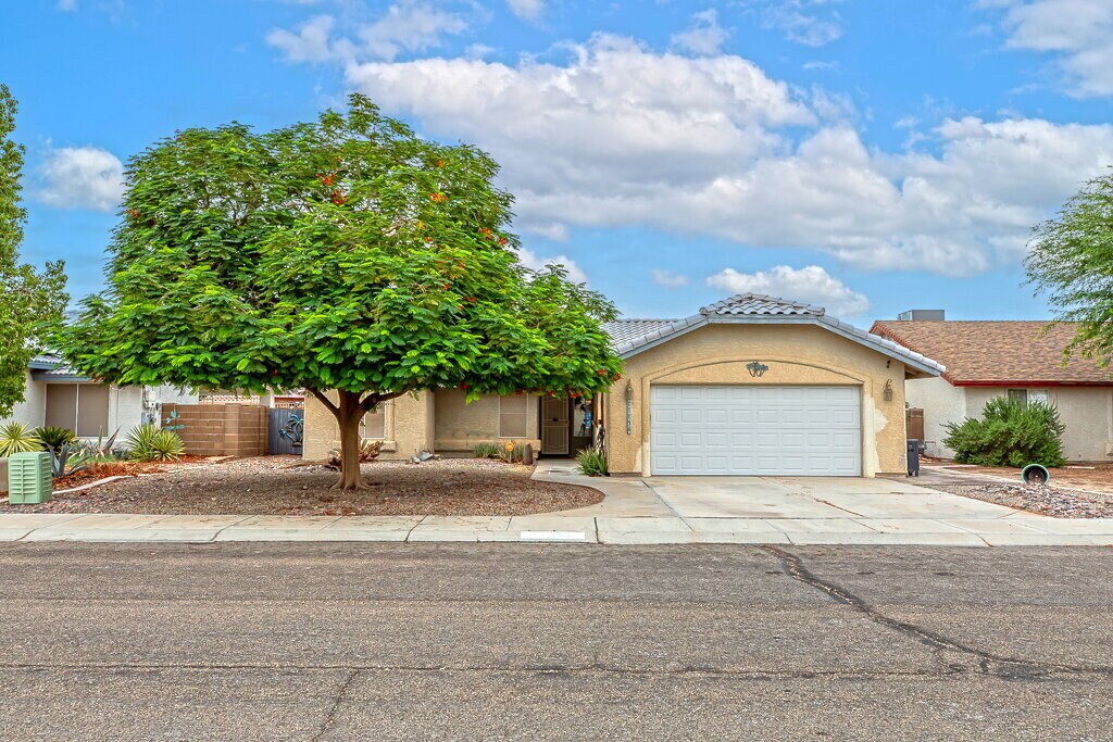 11156 E 26th Ln in Yuma, AZ - Building Photo