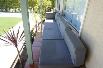 10333 Jordan Ave in Chatsworth, CA - Foto de edificio - Building Photo