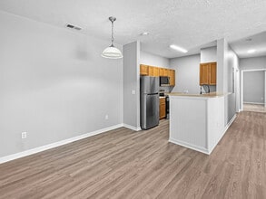 Beaver Creek Apartments in Newburgh, IN - Foto de edificio - Building Photo