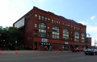 319 N Salina St in Syracuse, NY - Building Photo