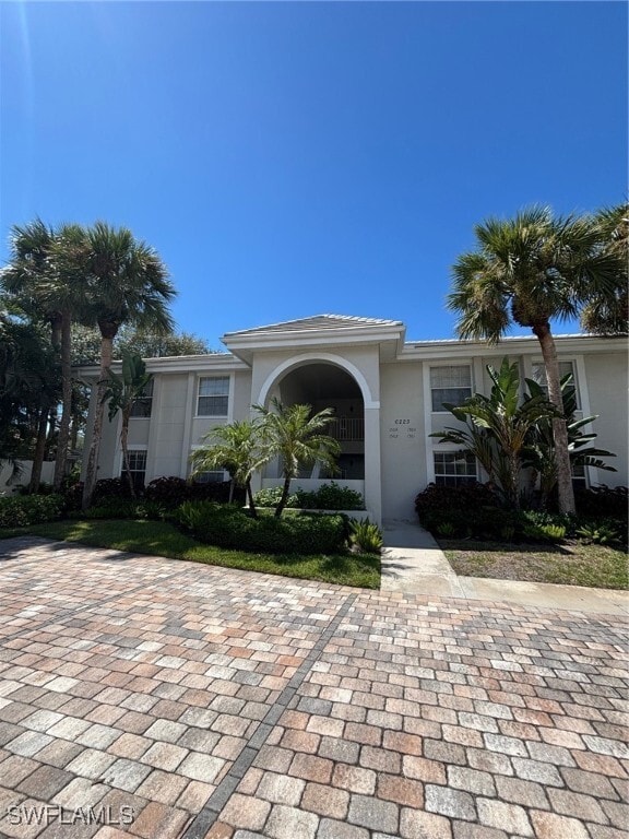 property at 6225 Bellerive Ave