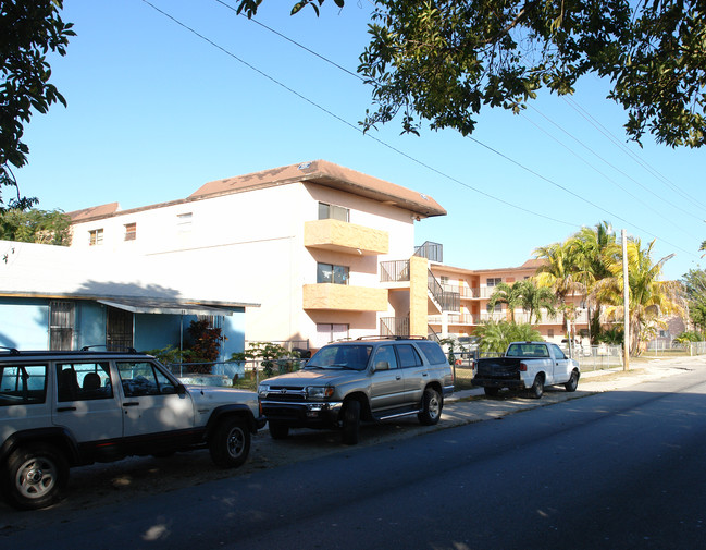 114 NW 2nd Ave in Homestead, FL - Building Photo - Building Photo