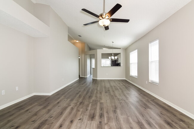 22649 St Thomas Cir in Lutz, FL - Building Photo - Building Photo