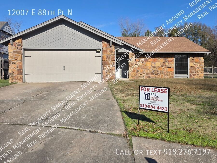 12007 E 88th Pl N in Owasso, OK - Building Photo