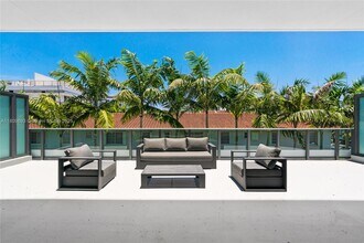 9901 W Bay Harbor Dr in Bay Harbor Islands, FL - Building Photo - Building Photo
