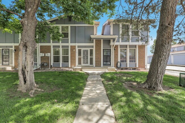 145 Paris Cir