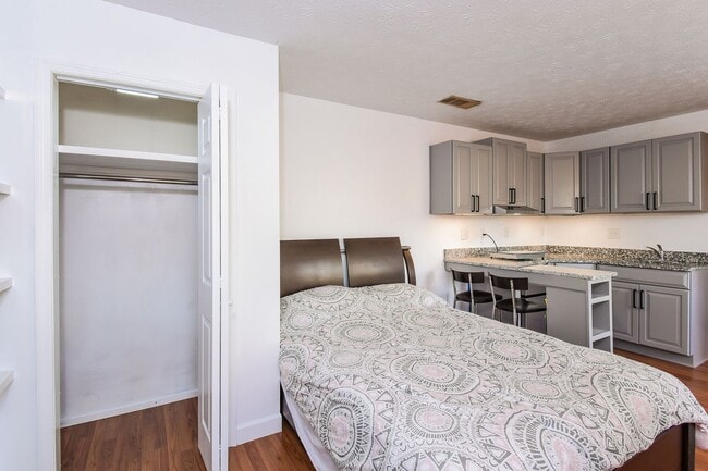 1312 Brandl Dr SW in Marietta, GA - Building Photo - Building Photo