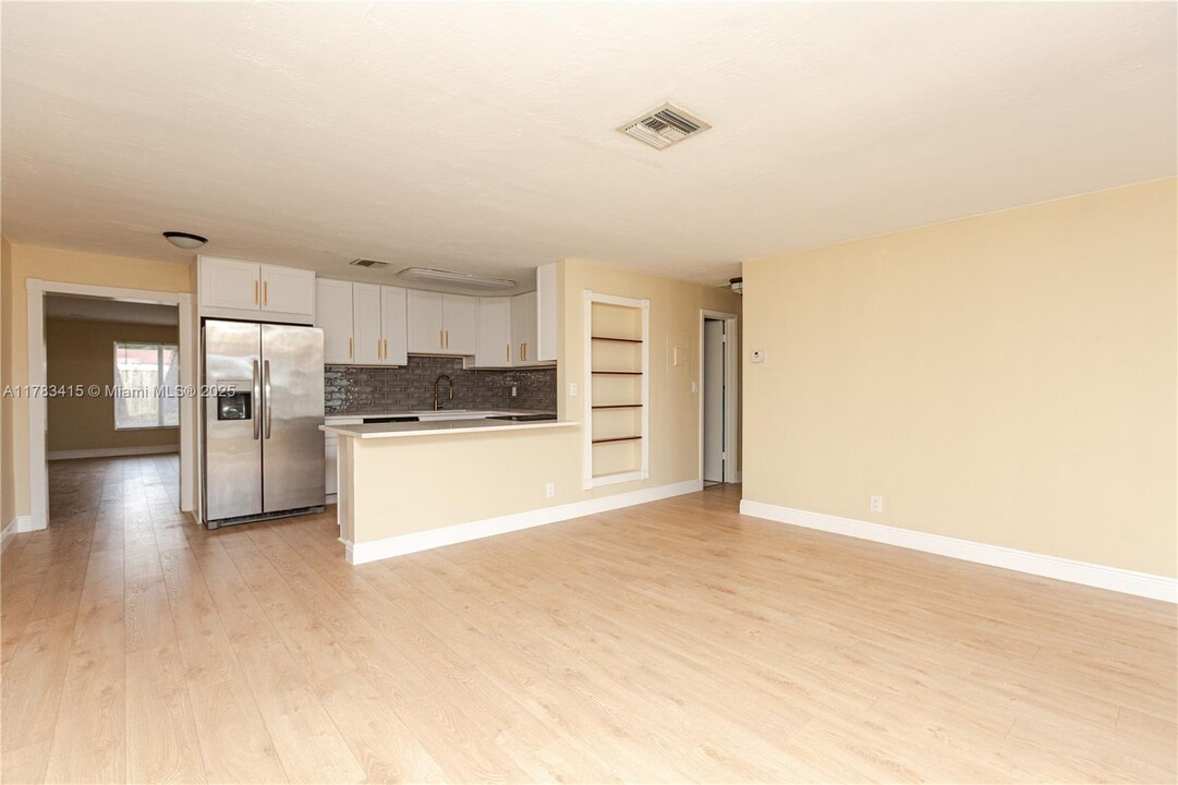 6617 Simms St in Hollywood, FL - Foto de edificio