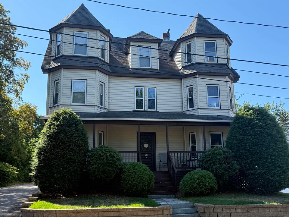 48 South Ave in Derry, NH - Building Photo