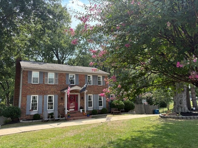 5401 Broadmoor St in Alexandria, VA - Foto de edificio - Building Photo