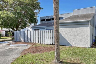 241 NW 15th St in Boca Raton, FL - Building Photo - Building Photo