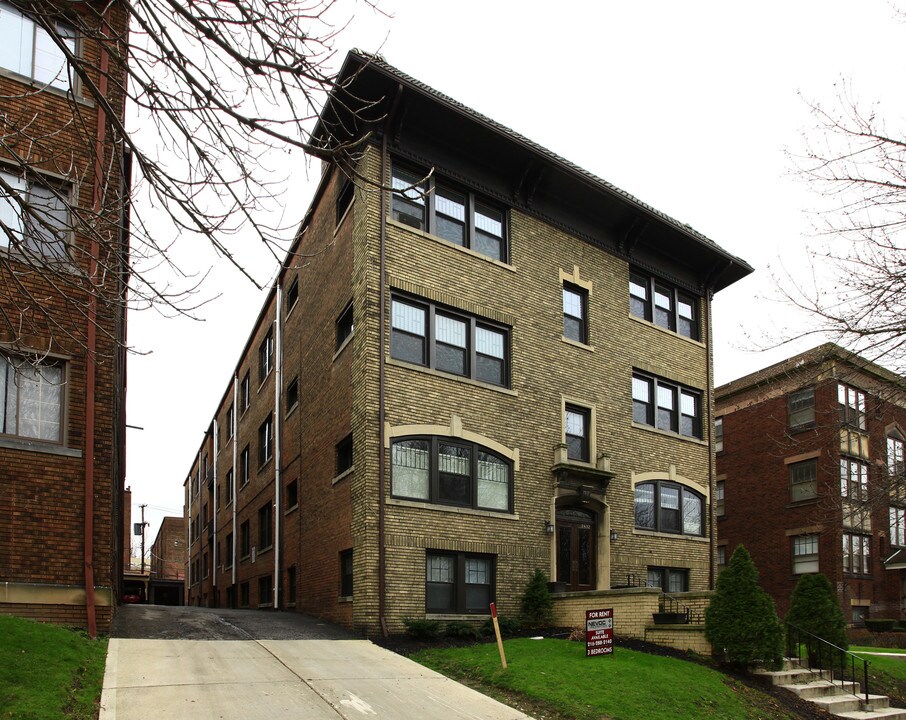 Derbyshire Apartments in Cleveland Heights, OH - Building Photo