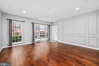 6153 Aster Haven Cir in Haymarket, VA - Building Photo - Building Photo