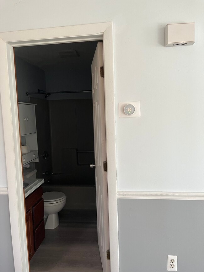 731 Pleasant St, Unit 2 in Leicester, MA - Building Photo - Building Photo