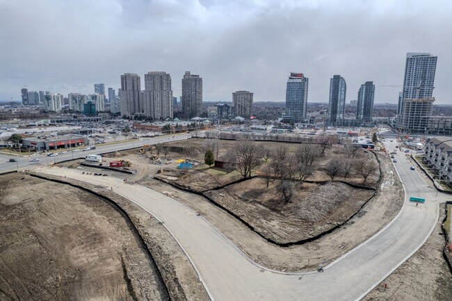 91 Eglinton Ave E in Mississauga, ON - Building Photo - Building Photo