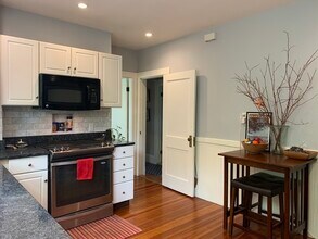 56 Farragut Ave, Unit 1 in Somerville, MA - Building Photo - Building Photo