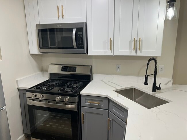 301X Dupont Ave in Baltimore, MD - Building Photo - Building Photo