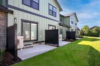 2205 DeJong Dr in Lynden, WA - Building Photo - Building Photo