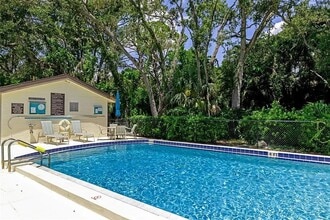 4817 Winslow Beacon, Unit 40 in Sarasota, FL - Building Photo - Building Photo