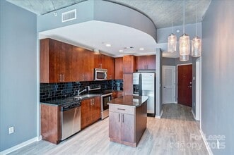 210 N Church St in Charlotte, NC - Building Photo - Building Photo