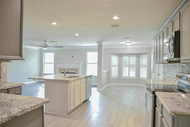 property at 6626 Crystal Point Dr