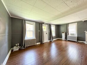 6 Chestnut St E in St Catharines, ON - Building Photo - Building Photo