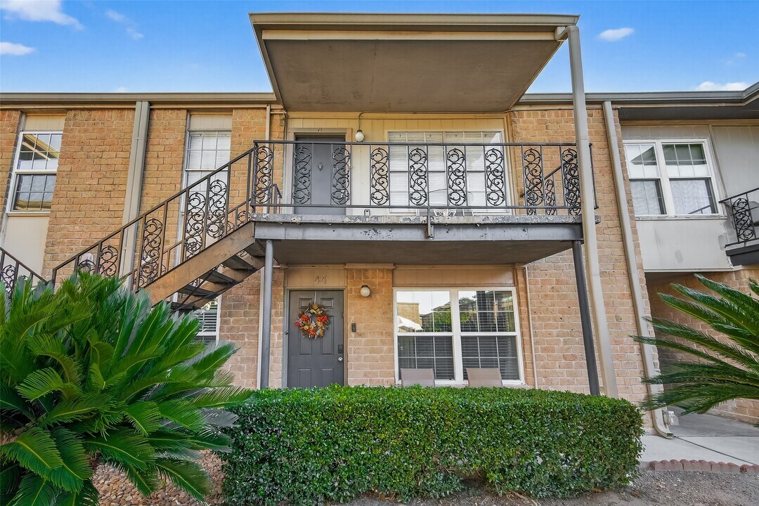 5550 N Braeswood Blvd in Houston, TX - Building Photo