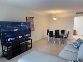 7765 SW 86th St in Miami, FL - Building Photo - Building Photo