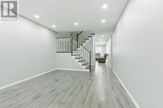 16 Froggy Dr in Thorold, ON - Building Photo - Building Photo