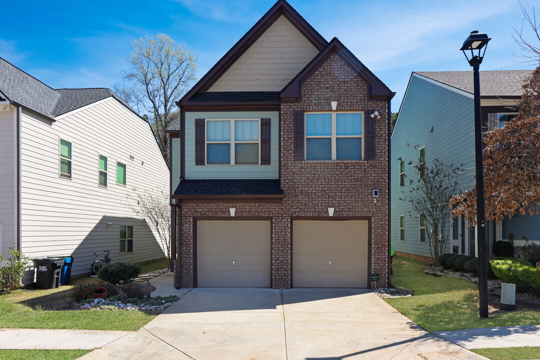 4010 Lake Manor Way in Atlanta, GA - Foto de edificio