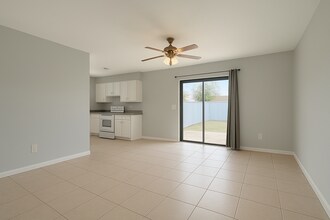 6356 5th St Cir E in Bradenton, FL - Building Photo - Building Photo