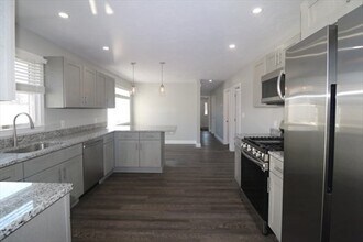 848 Washington St in Weymouth, MA - Building Photo - Building Photo