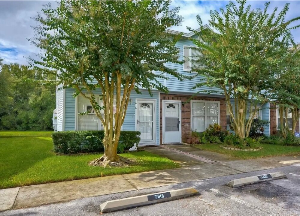 7618 Colonial Ct in Tampa, FL - Building Photo