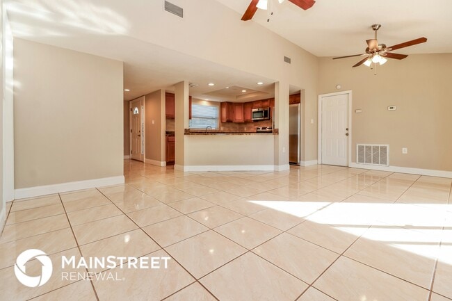 9351 Dresden Ln in Port Richey, FL - Building Photo - Building Photo