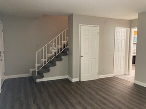 6140 Gloria Dr in Sacramento, CA - Building Photo - Building Photo