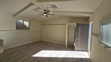 723 Santa Barbara Pl-Unit -723.5 in San Diego, CA - Building Photo - Building Photo