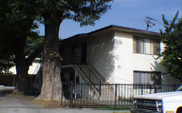 11107 Kauffman St in El Monte, CA - Foto de edificio - Building Photo