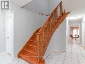 6064 Gemini Crescent in Mississauga, ON - Building Photo - Building Photo