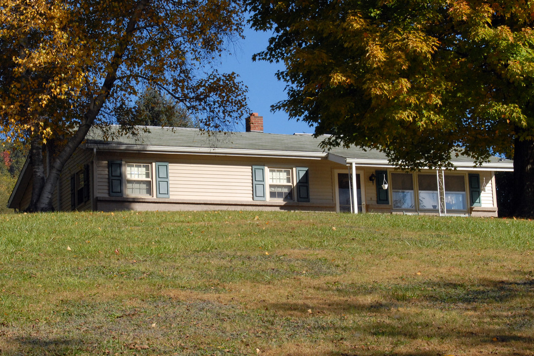 725 Fowlersville Rd in Berwick, PA - Building Photo