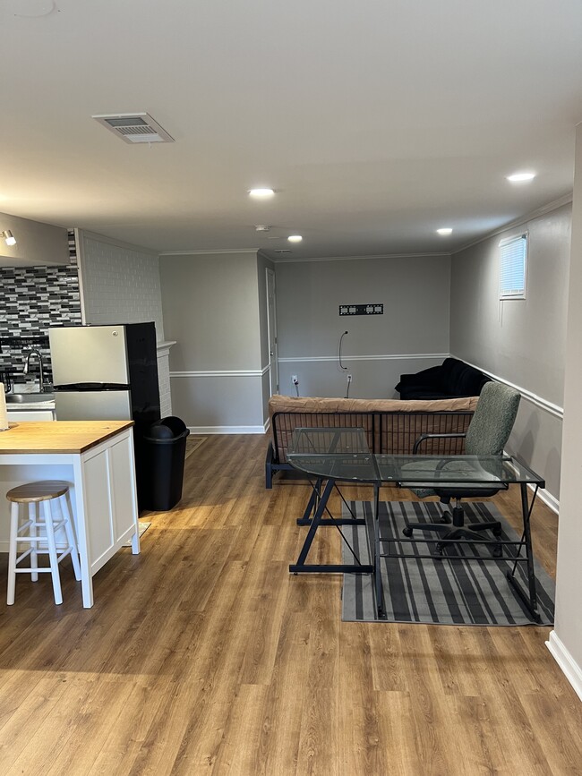 3701 Crystal Ln in Temple Hills, MD - Foto de edificio - Building Photo