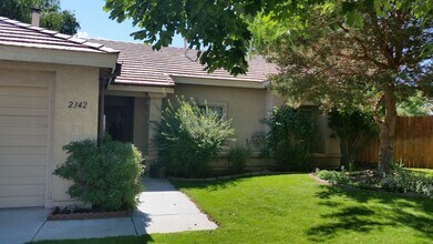 2342 Hopi Cir in Bishop, CA - Building Photo - Building Photo