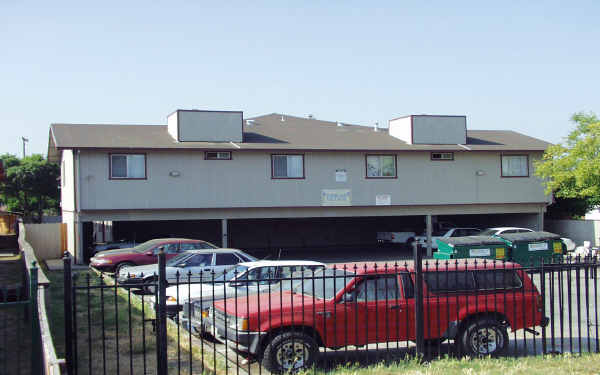 Tokay Village Townhouse in Lodi, CA - Building Photo