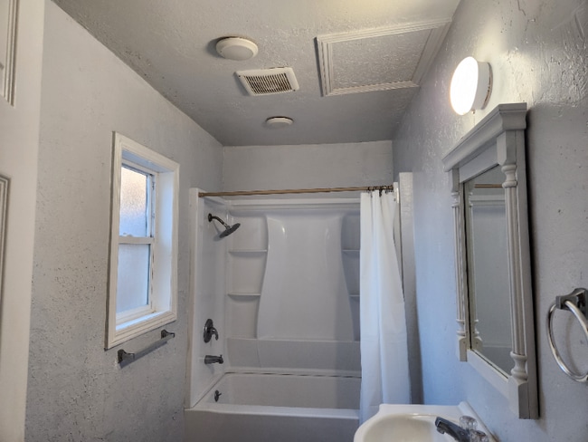 1009 Nadine Ave in Modesto, CA - Building Photo - Building Photo
