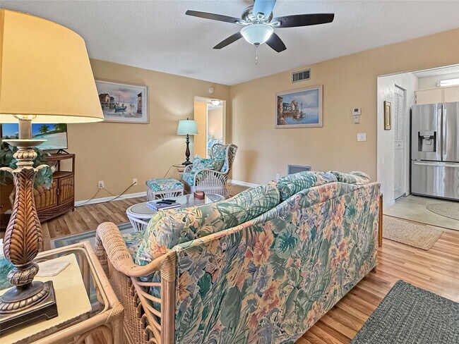 320 Knotty Pine Cir in Greenacres, FL - Building Photo - Building Photo