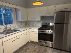 17 Newman Place, Unit Upper in Buffalo, NY - Building Photo - Building Photo