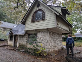 955 Rogers St in Clarkston, GA - Building Photo