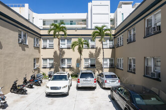 Lombardy Inn in Miami Beach, FL - Foto de edificio - Building Photo